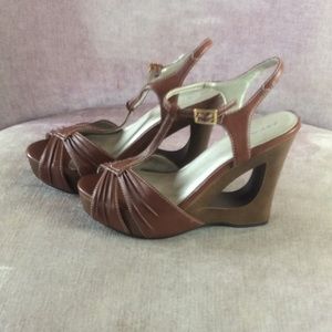 Light brown, peep toe platform wedges 7.5